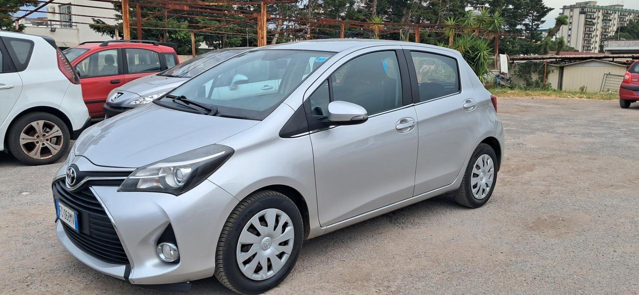 Toyota Yaris 1.0 5 porte Lounge del 216