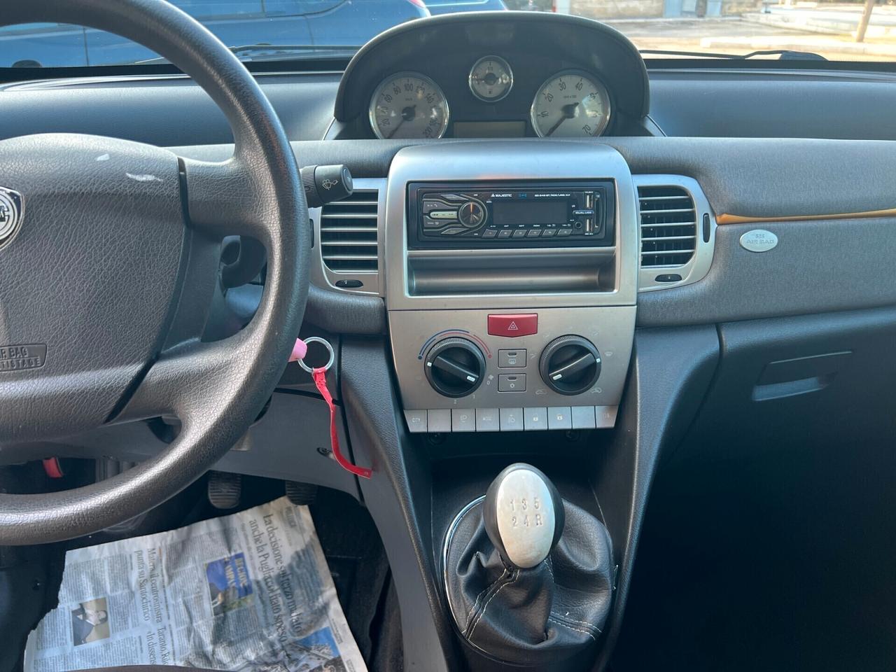 Lancia Ypsilon 1.3 MJT 75 CV Oro Giallo