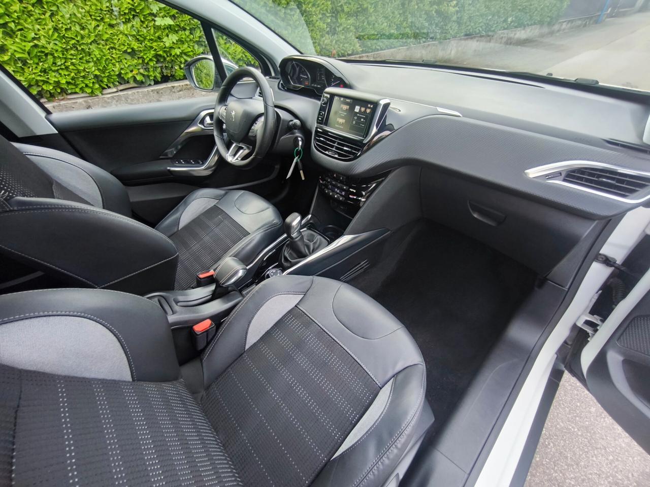 PEUGEOT 2008 1,6 BENZINA VTI-ALLURE