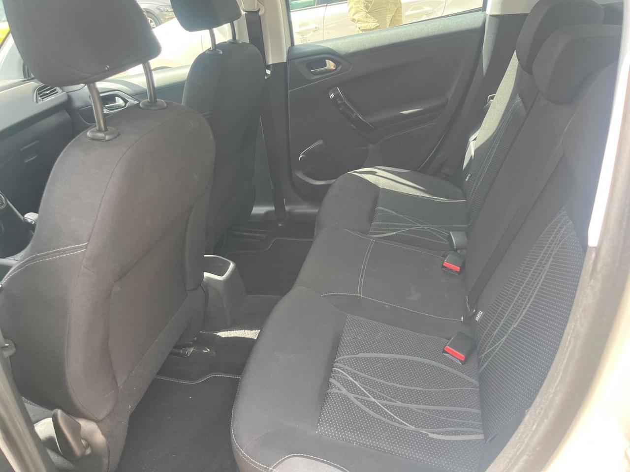 Peugeot 208 1.4 HDi 68 CV 5 porte Allure