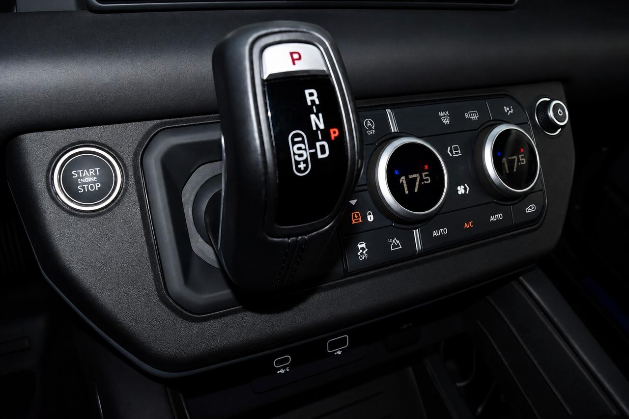 Land Rover Defender 110 3.0d i6 mhev awd 200 cv automatica X-Dynamic SE