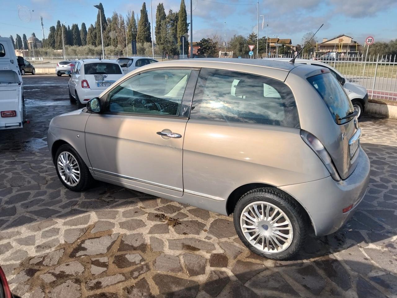 Lancia Ypsilon 1.3 MJT 75 CV Diva