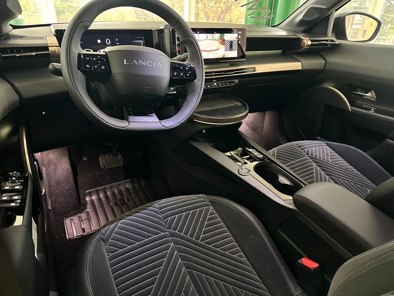 Lancia Ypsilon Hybrid e-DCT LX