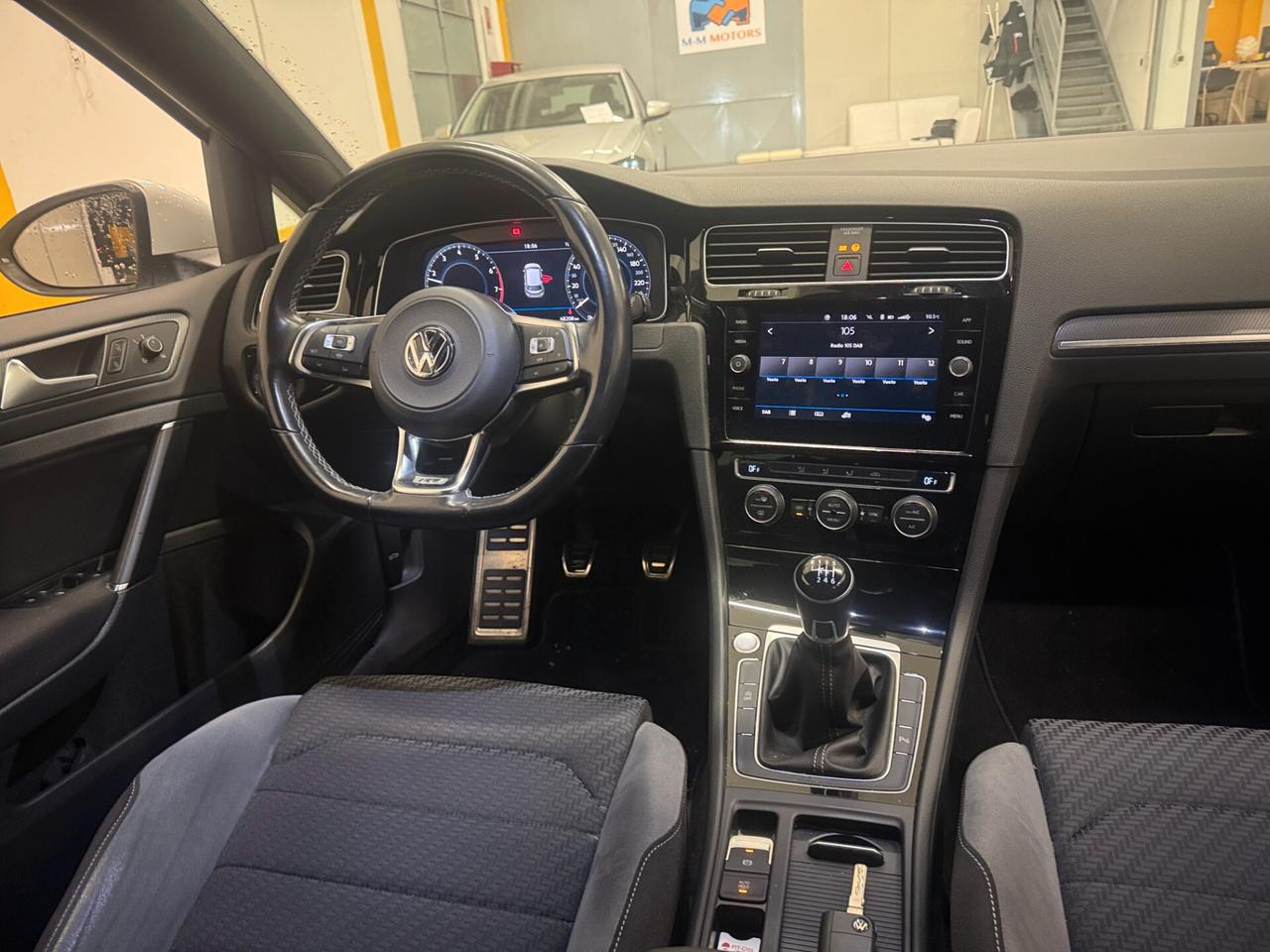 VOLKSWAGEN Golf 1.0 115 CV 5p. R-LINE **UNICO PROPRIETARIO**