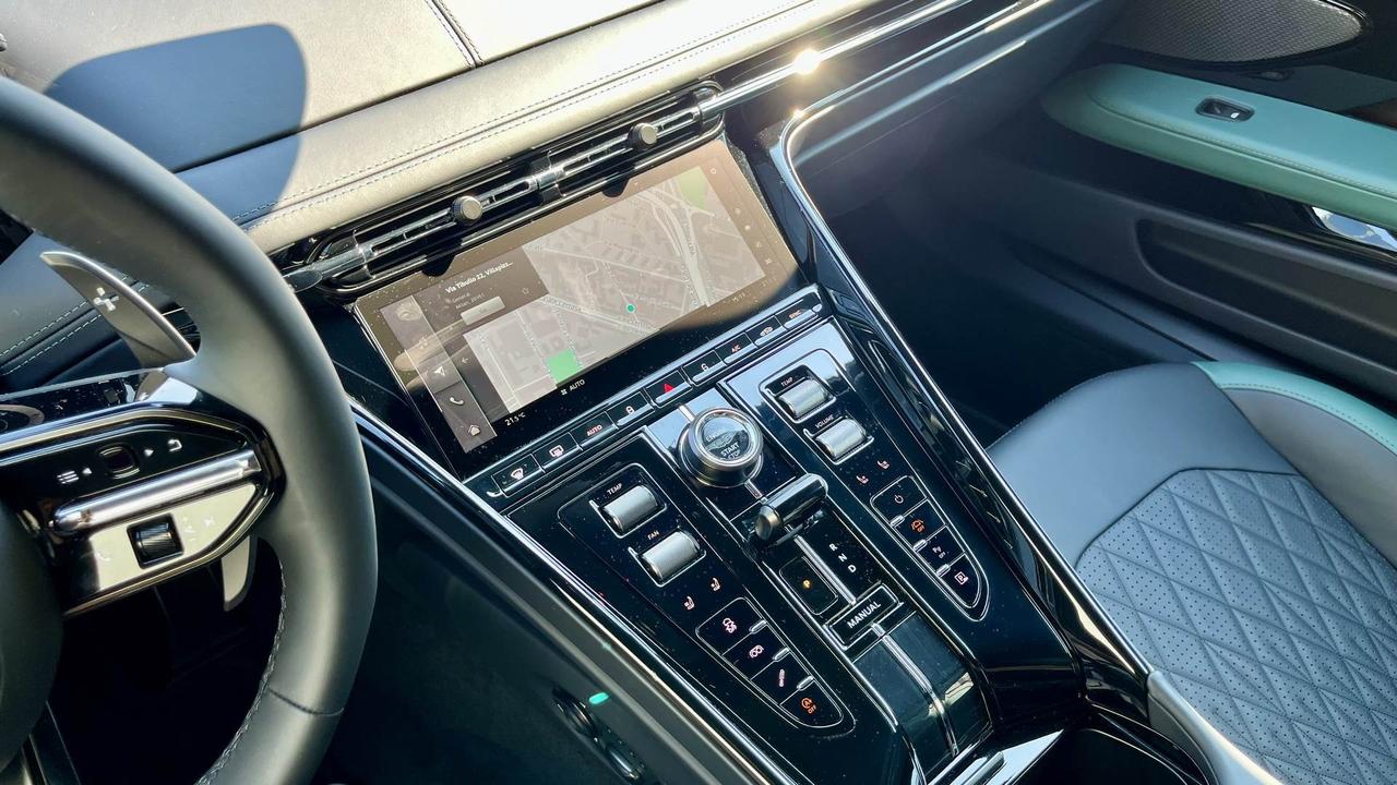 ASTON MARTIN DB12 Coupe 4.0 V8 auto