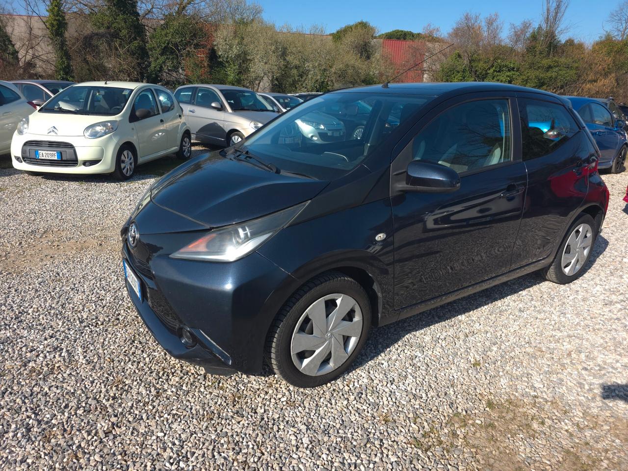 Toyota Aygo 1.0 VVT-i 69 CV 5 porte x-play MMT