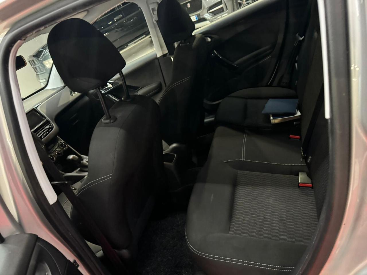 PEUGEOT 208 NEOPATENTATI