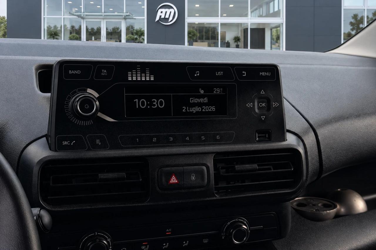 Peugeot Partner 1.5 diesel 3 posti allestito