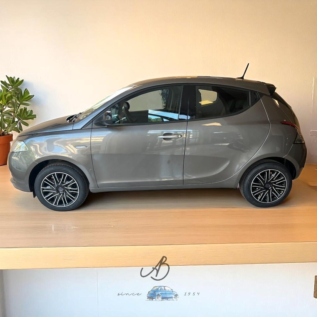 Lancia Ypsilon 1.0 FireFly 5 porte S&S Hybrid Oro