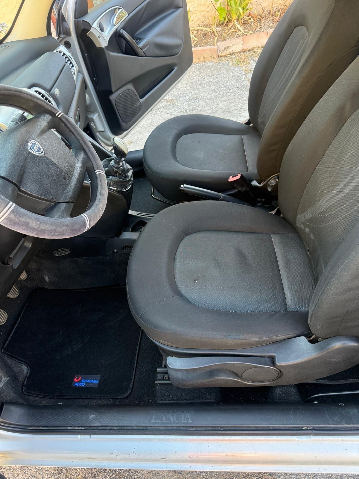 Lancia Ypsilon 1.2 69 CV 5 porte GPL Ecochic Silver