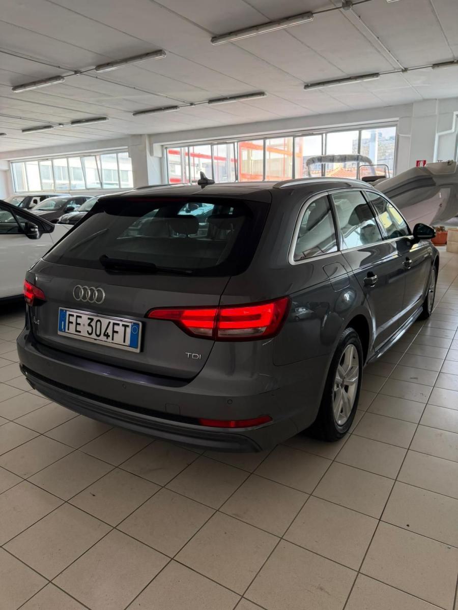 AUDI - A4 - 2.0 TDI 150CV s line