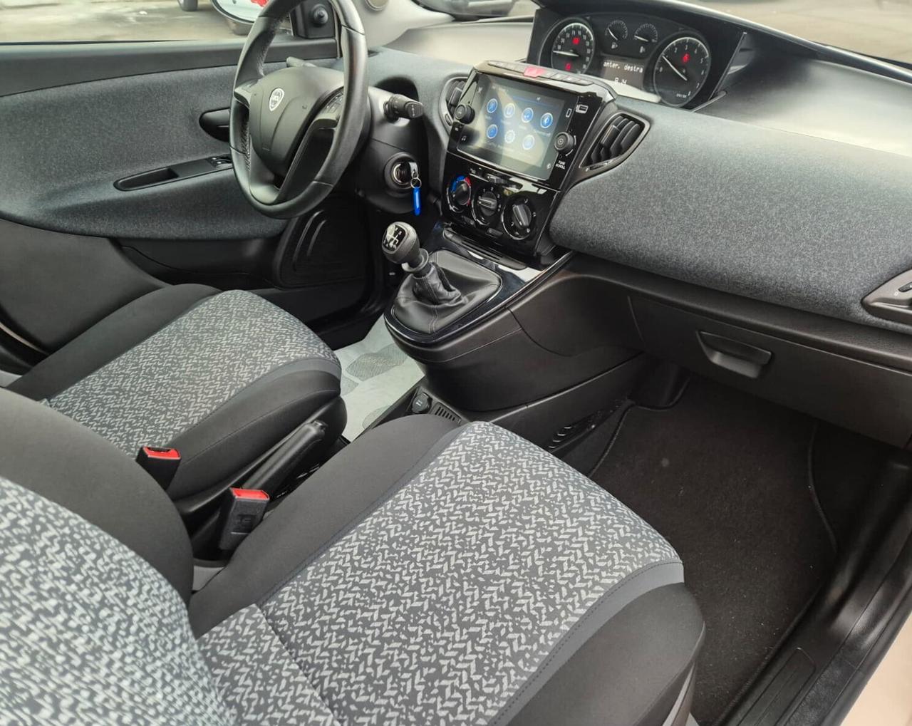 Lancia Ypsilon Silver 1.0 70CV Hybrid