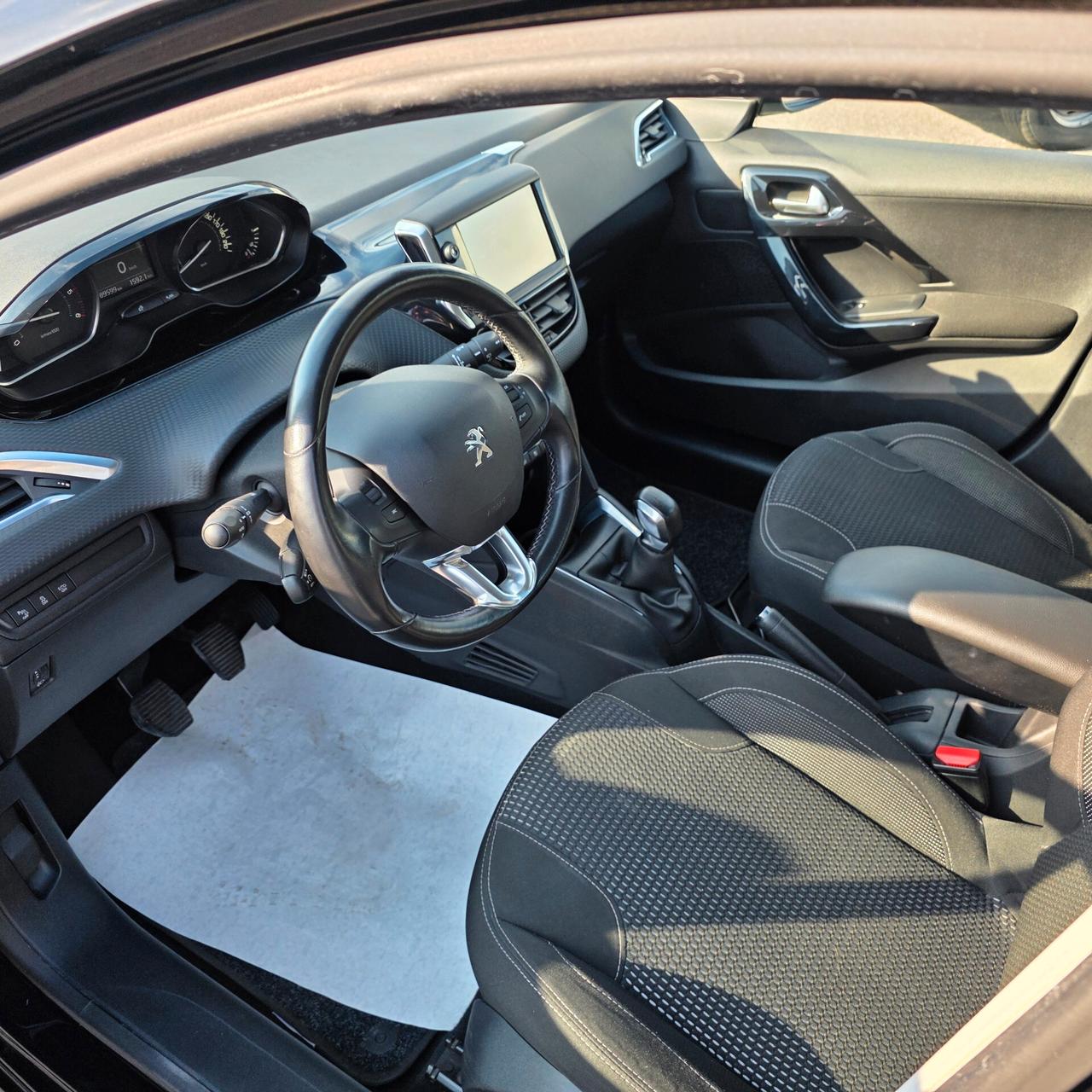 Peugeot 208 1.6 HDi 100 CV 5 porte GT Line Neopatentati ok -VEDI BENE FOTO-