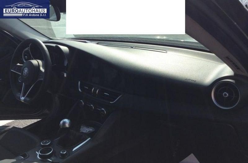 Alfa Romeo Giulia 2.2 Turbo AT8 180CV Super