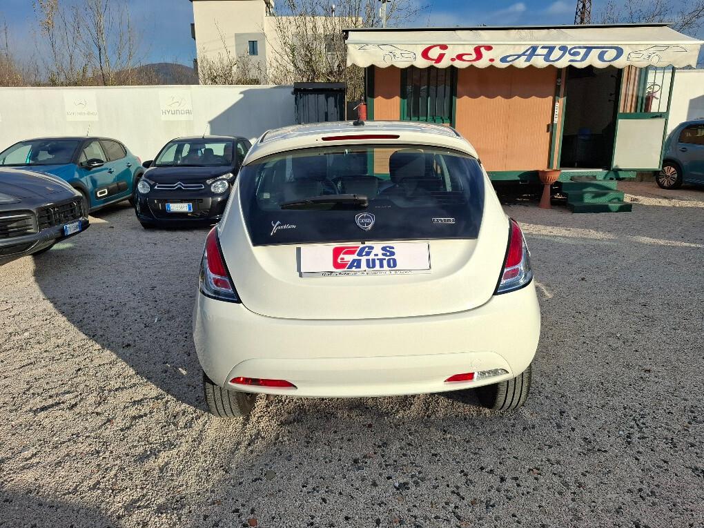 Lancia Ypsilon 1.0 FireFly 5 porte S&S Hybrid Ecochic Gold
