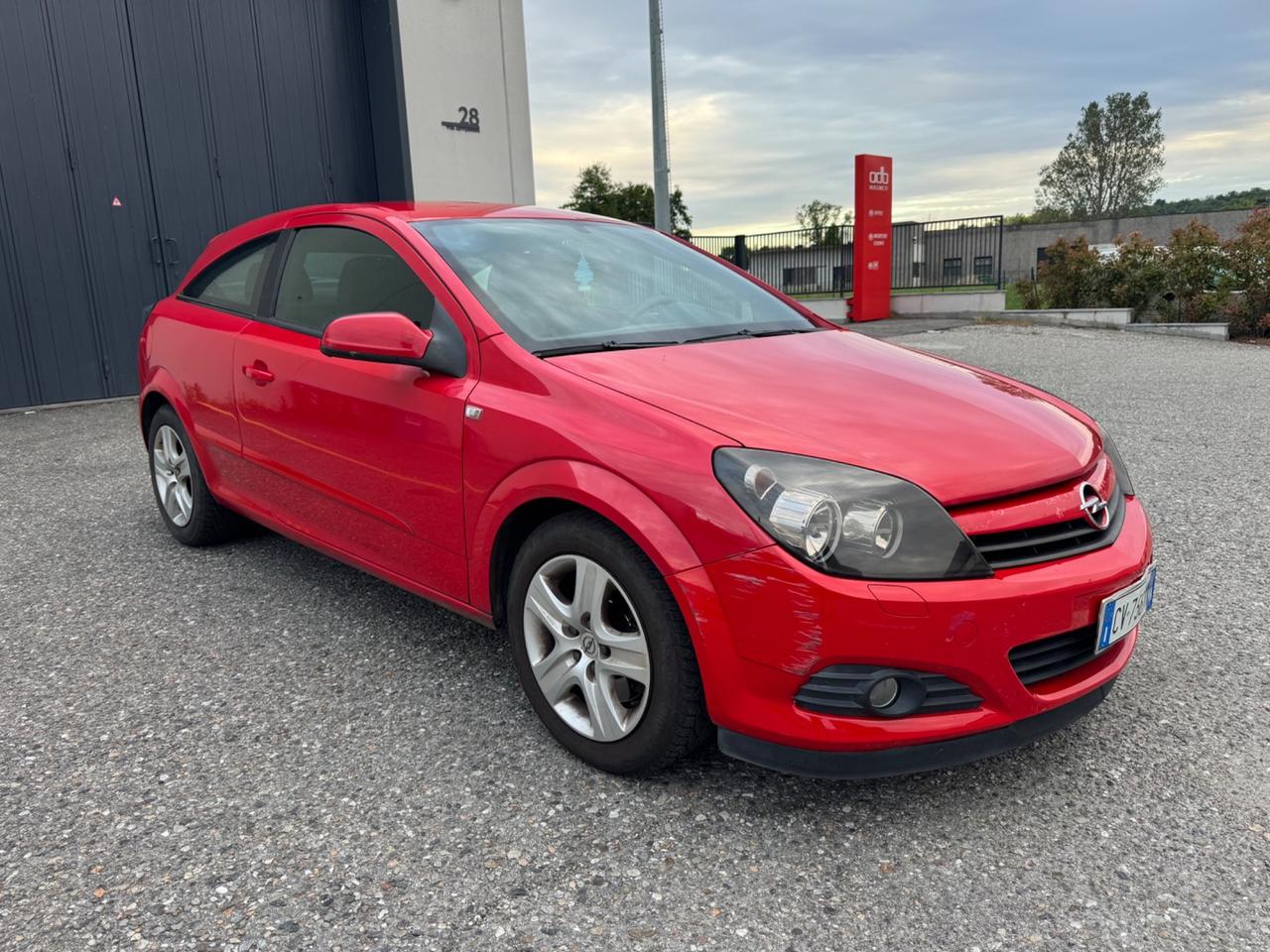 Opel Astra GTC 1.9 16V CDTI 150CV 3 porte Sport euro4
