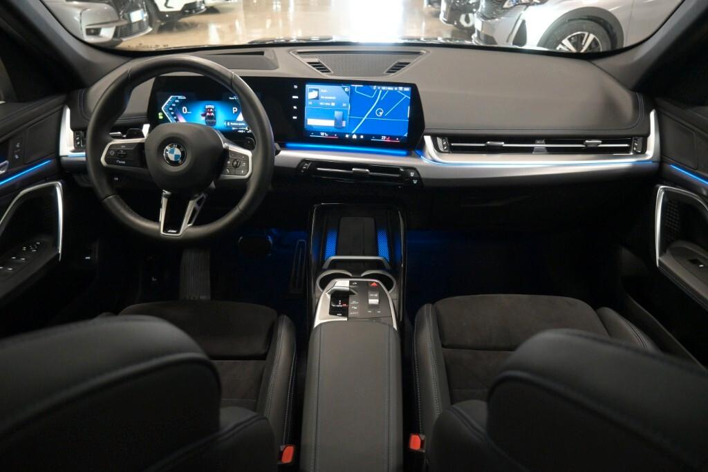 BMW X1 20D 163CV AUT. 48V S-DRIVE MSPORT ( FARI LED ADATTIVI - CURVED DISPLAY - AMBIENT LIGHT - HEAD-UP DISPLAY - TETTO PANORAMICO APR. - NAVI - MIRROR - PARK ASSISTANT - TELECAMERA 360 )