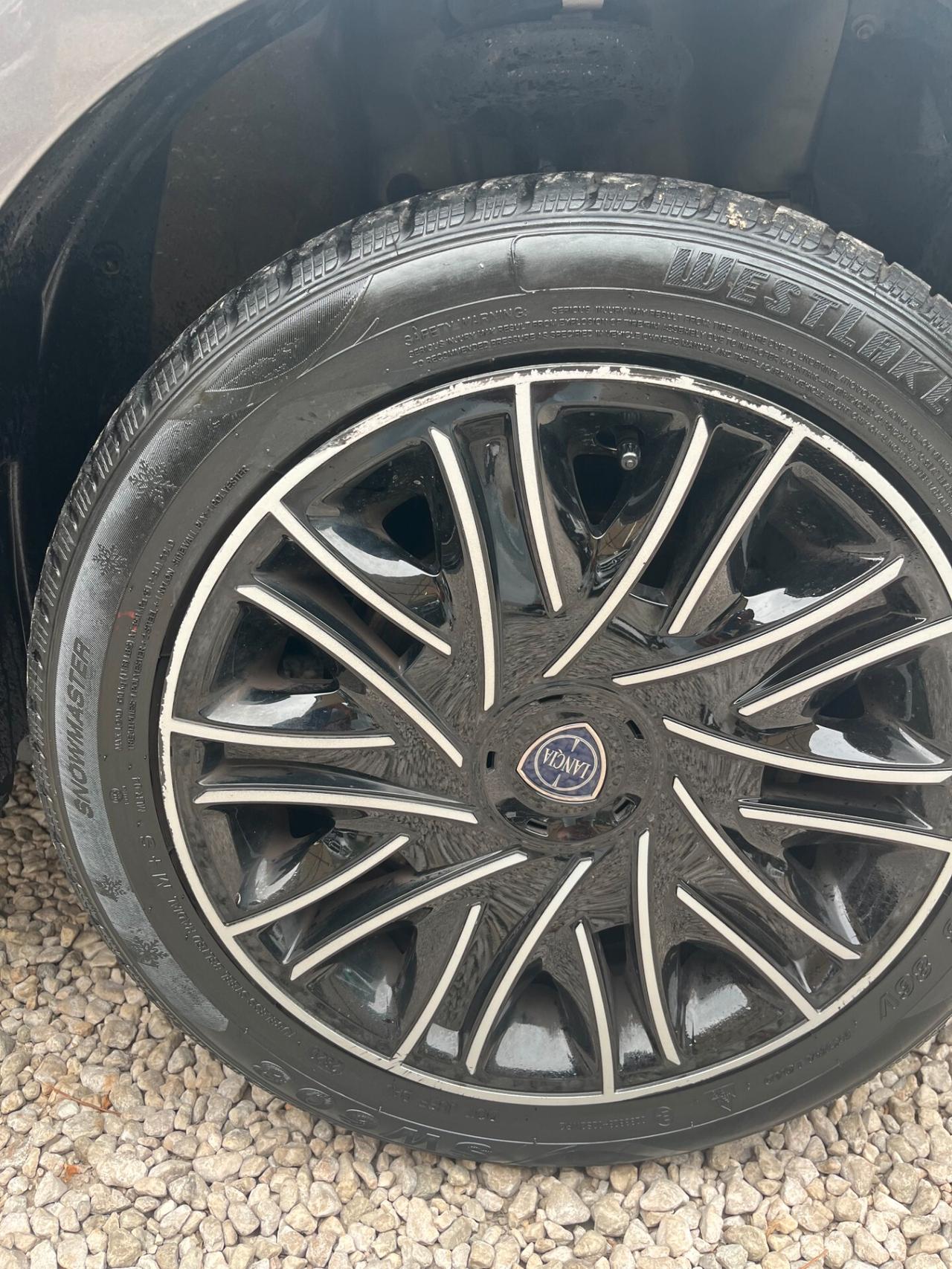 LANCIA YPSILON 1000 IBRIDA 47000 KM CERTIFICATI 1 PROPRIETARIO 2023