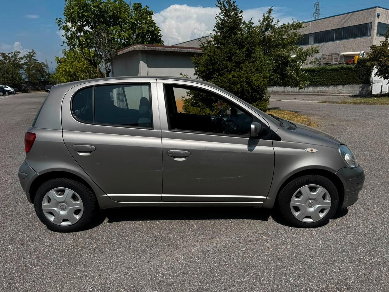 Toyota Yaris 1.0 16V 5p Sol - 130.000 km - Tagliandata - Neopatentati