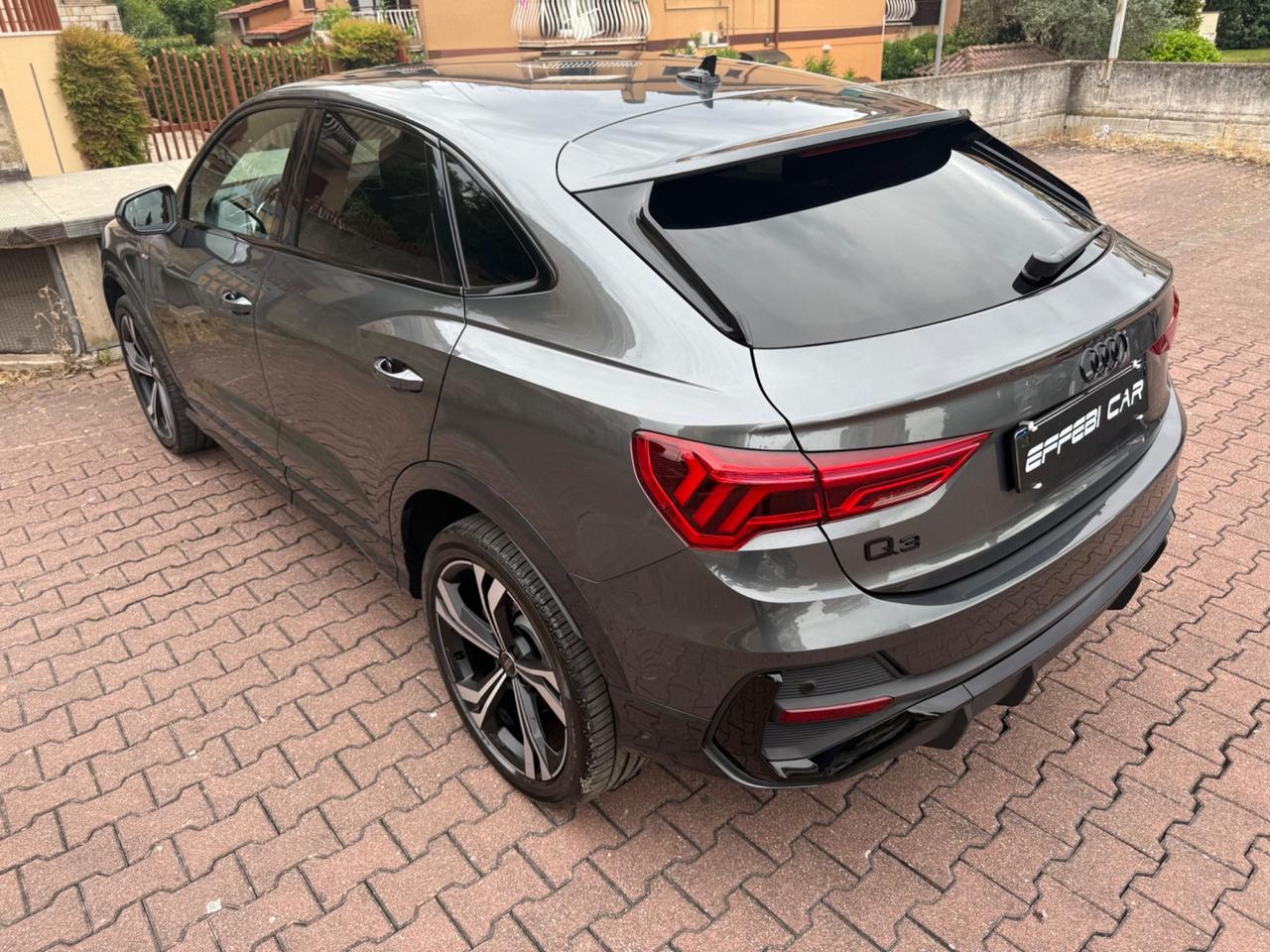 Audi Q3 Sportback 45 TFSI e S tronic Identity Black