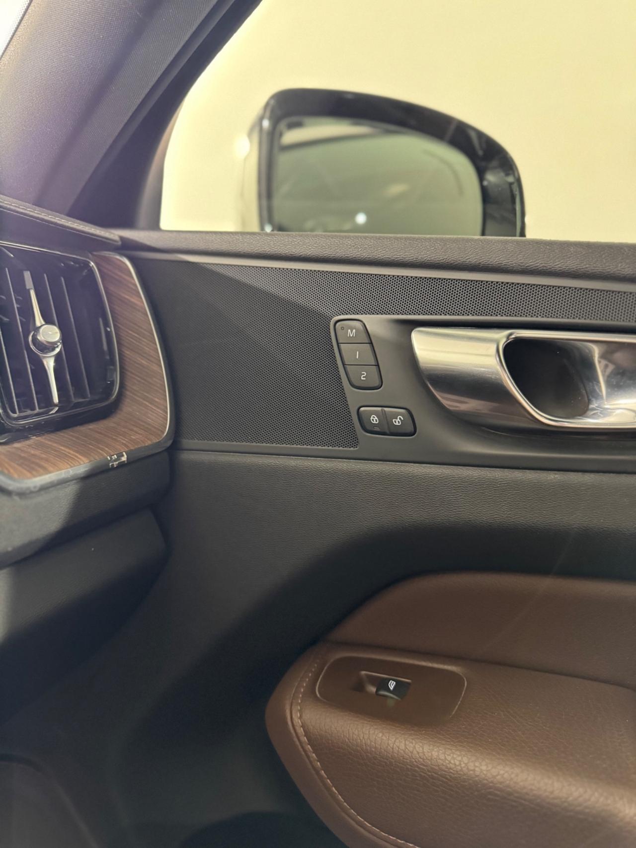 Volvo XC 60 XC60 B4 (d) AWD Geartronic Inscription FULL OPTIONAL, SEDILI IN PELLE CON REGOLAZIONE ELETTRICA CON MEMORIA, CRUISE ADATTIVO, CLIMA TRI-ZONA , PORTELLONE ELETTRICO, APPLE CARPLAY, FARI FULL LED AUTOMATICI E MOLTO ALTRO