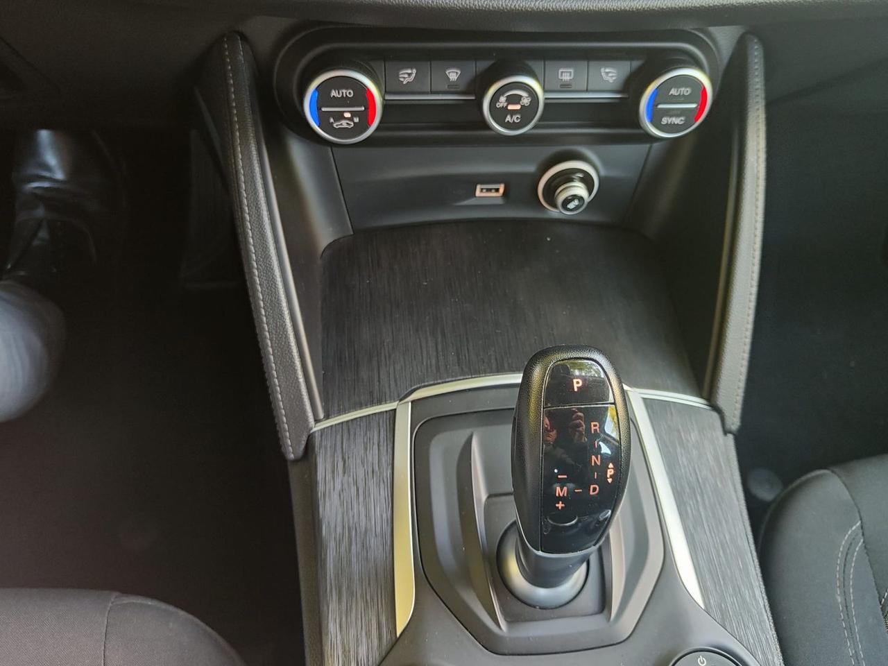 Alfa Romeo Stelvio 2.2 TD Business Q4 190 #10819