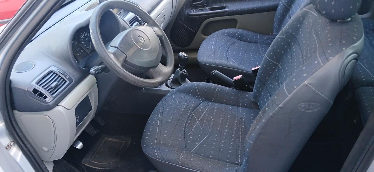 Renault Clio 1.1 benzina neopatentati