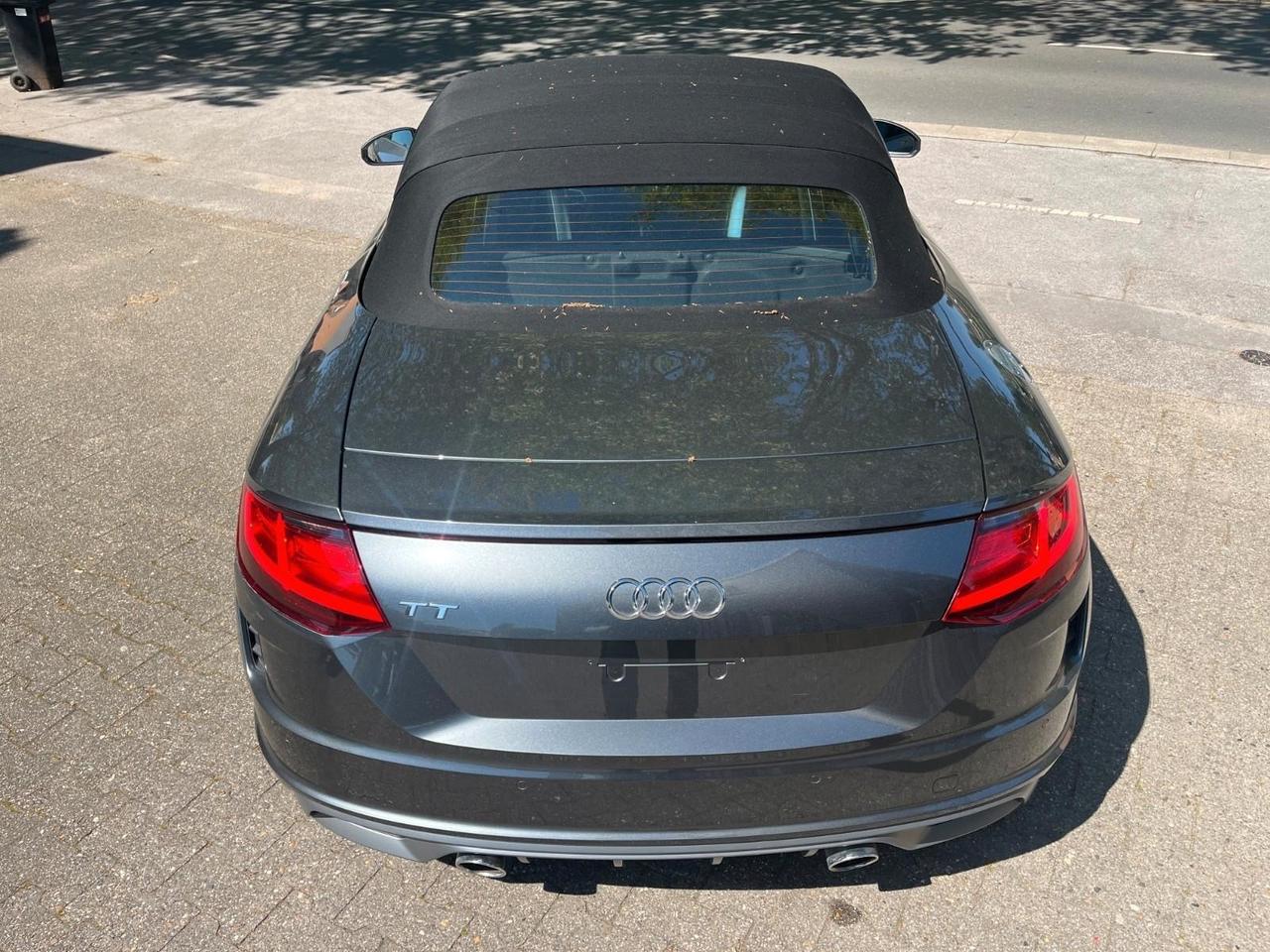 Audi TT TTS Roadster TFSI quattro S tronic sport attitude