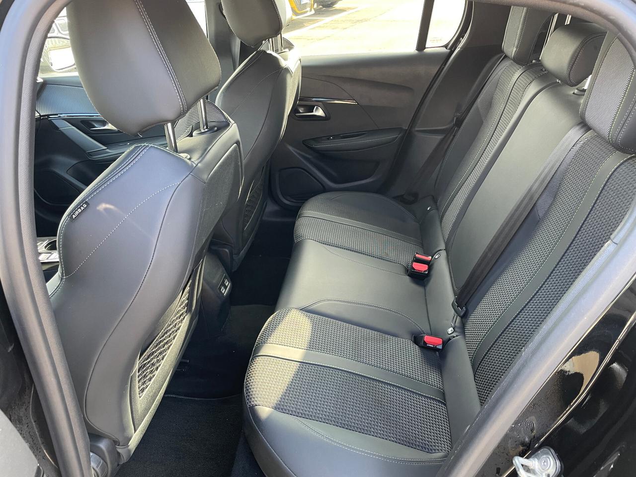 Peugeot 208 motore elettrico 136 CV 5 porte GT Line