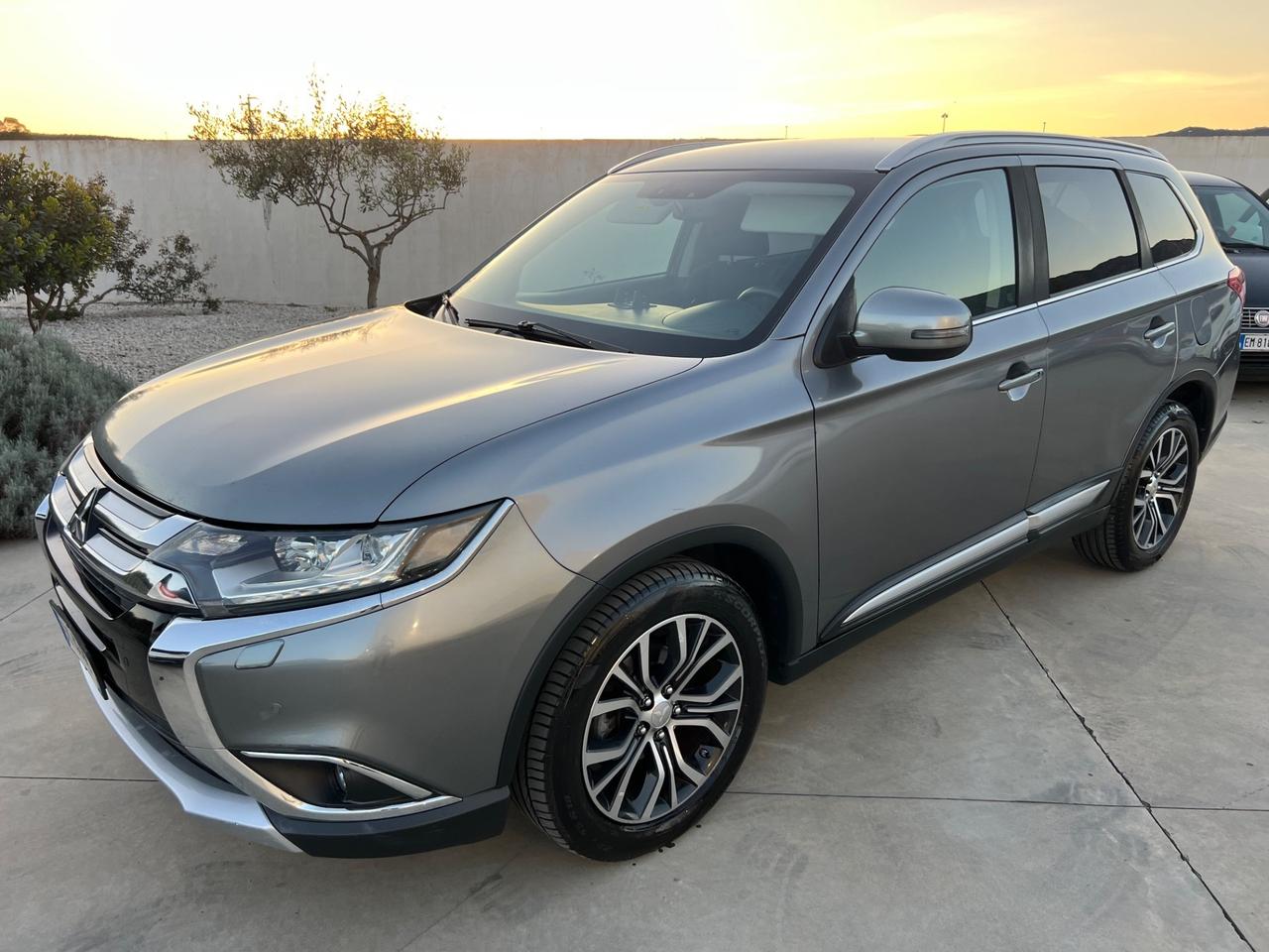 Mitsubishi Outlander 2.2 DI-D 4WD I 7 posti 2017