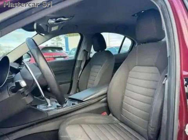 ALFA ROMEO Giulia 2.2 t Business 160cv AT8 - FV255SR