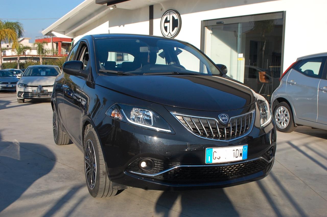 Lancia Ypsilon 1.0 firefly hybrid 70CV Gold Plus S&S Uff Italy