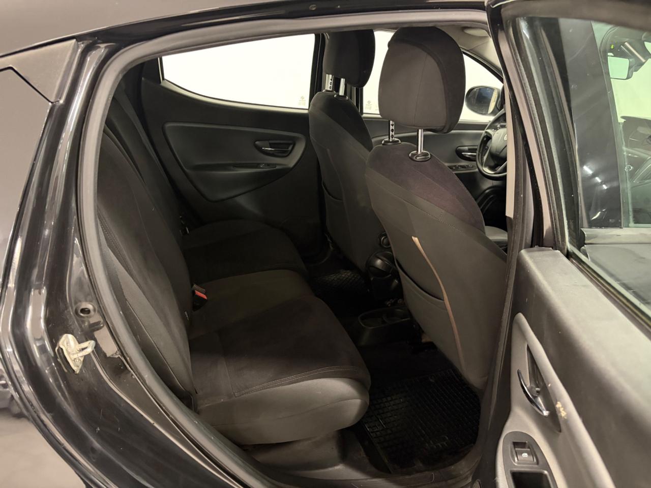 Lancia Ypsilon 0.9 TwinAir 85 CV 5 porte S&S Platinum