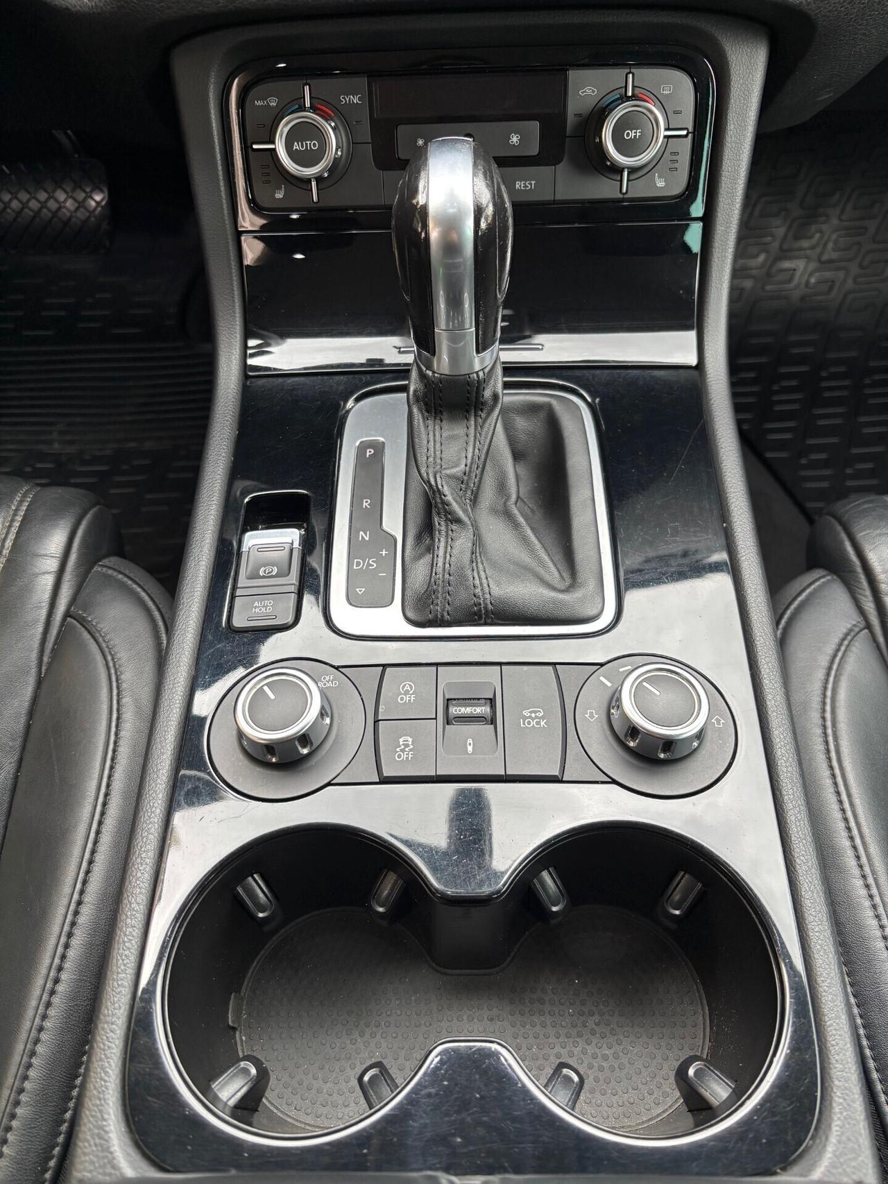 Volkswagen Touareg R-Line Fari LED