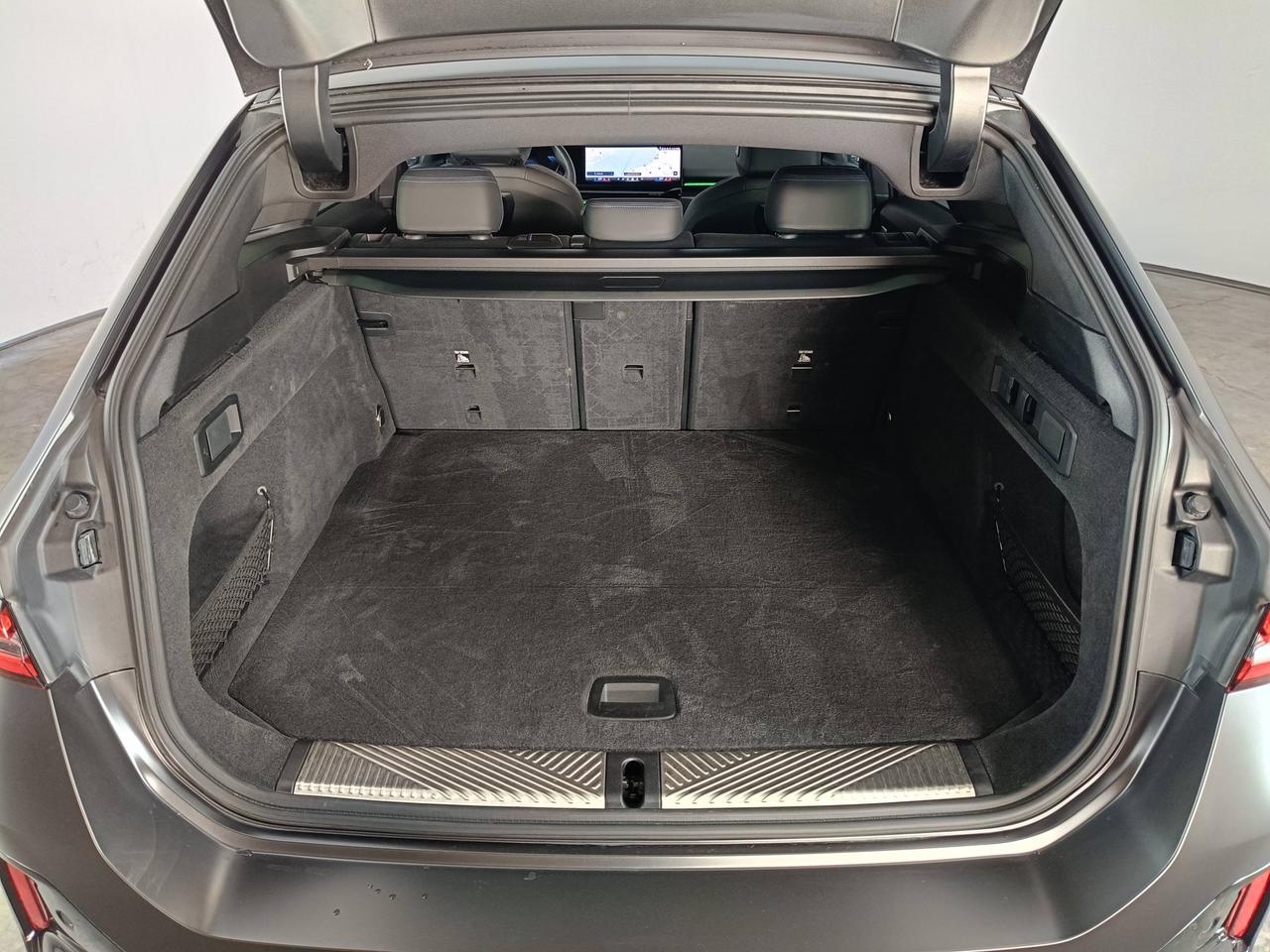BMW Serie 5 G61 2024 Touring - 520d Touring 48V xdrive MSport Pro auto