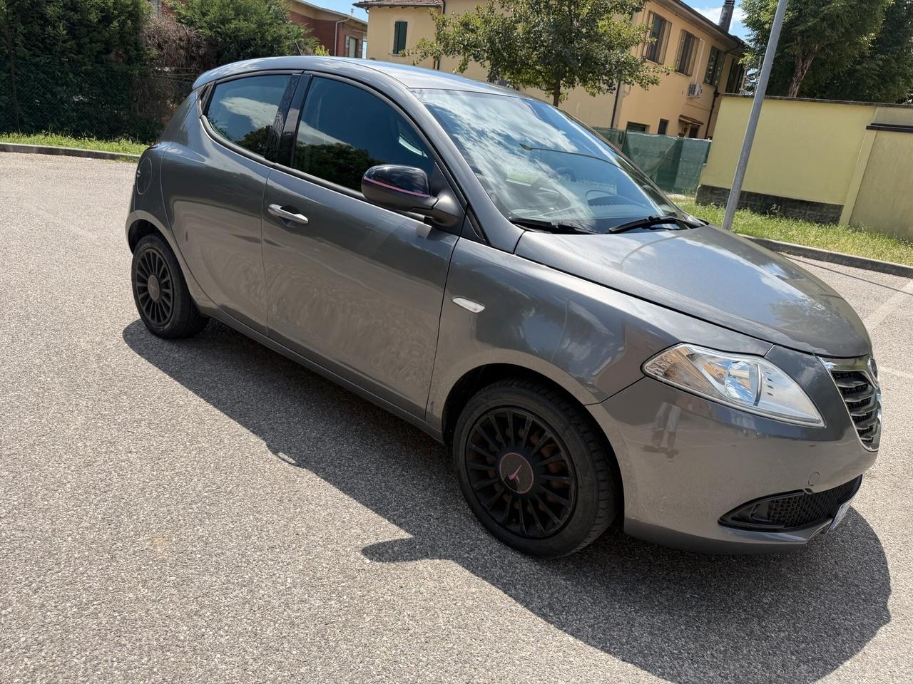 Lancia Ypsilon 1.2 69 CV 5 porte GPL Ecochic Silver