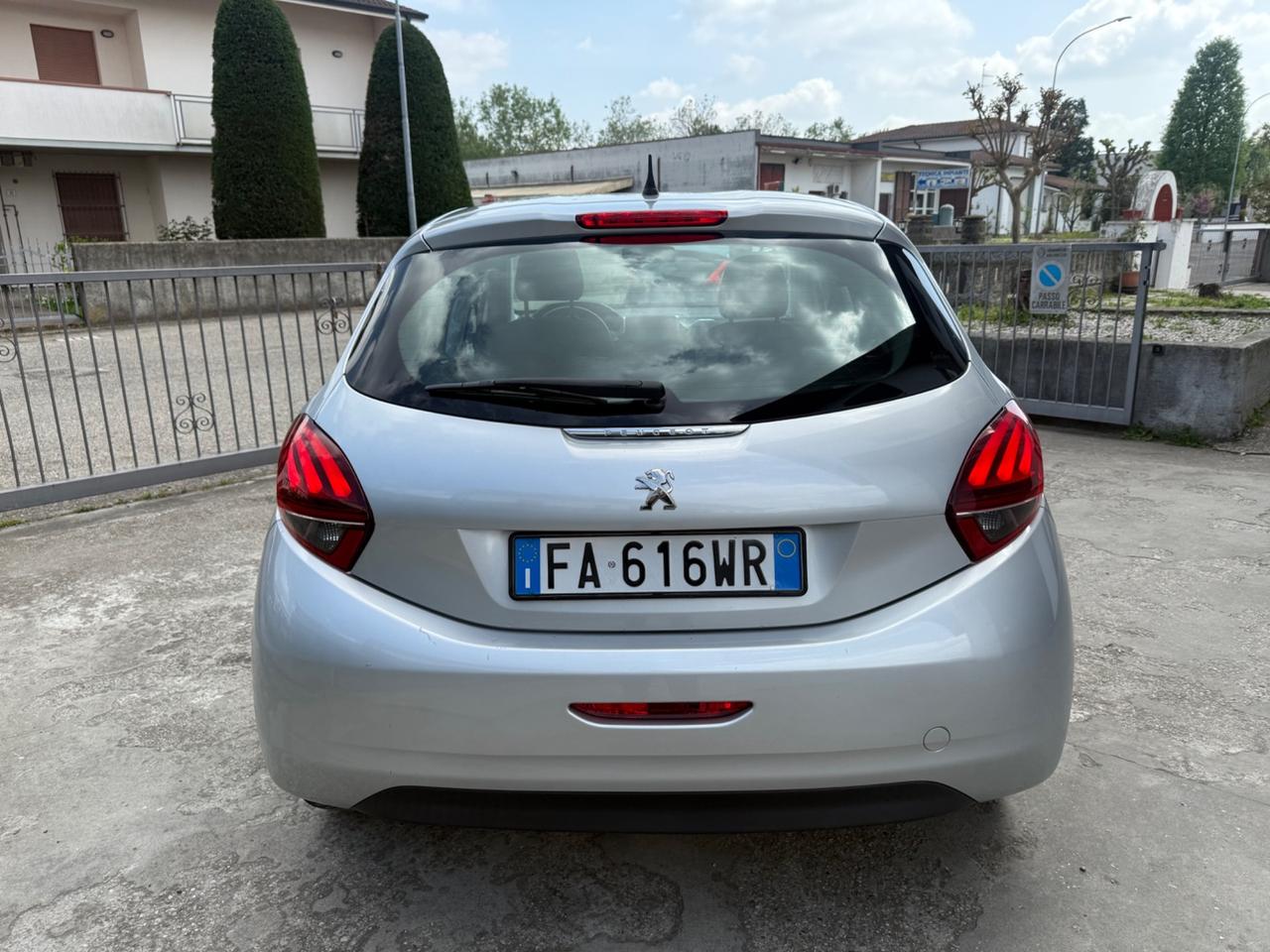 Peugeot 208 1.4 HDi 68 CV Led unico prop. 2015