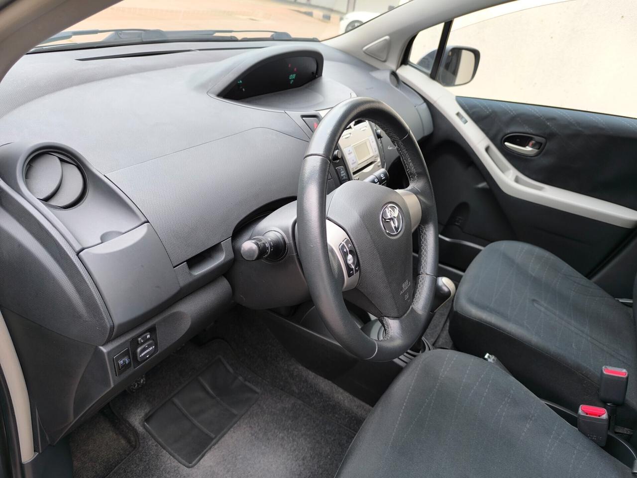 Toyota Yaris 1.0 5 porte Sol