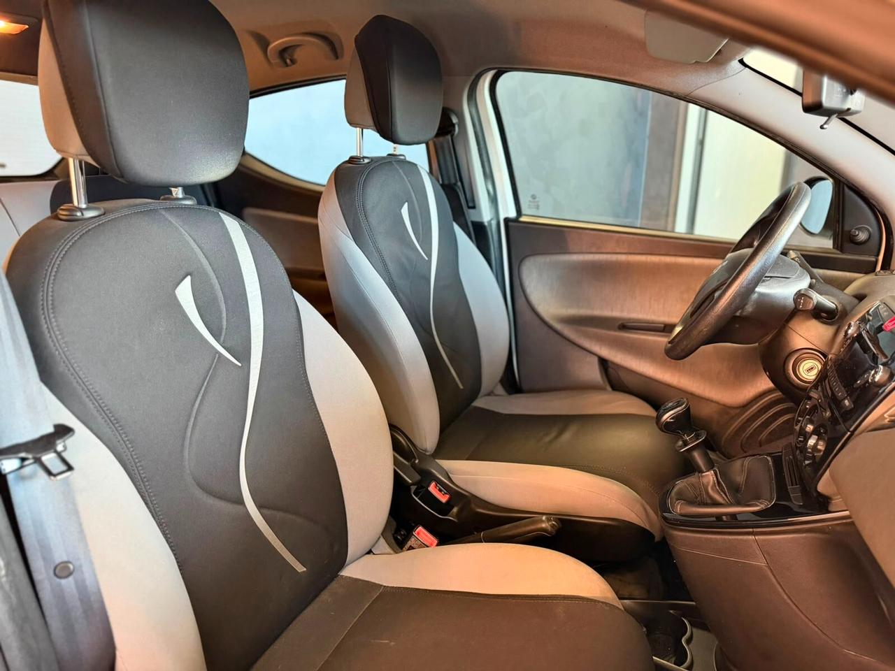 Lancia Ypsilon 1.2 69 CV 5 porte Elefantino
