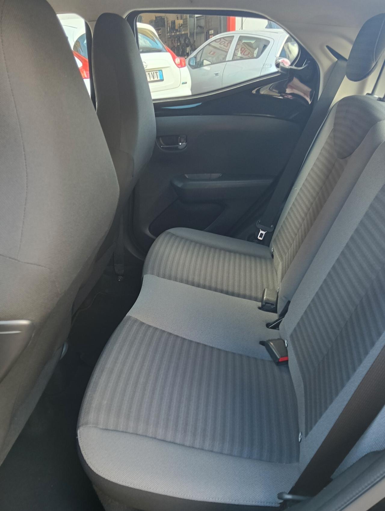 Toyota Aygo Connect 1.0 / 5 porte x-cool MMT