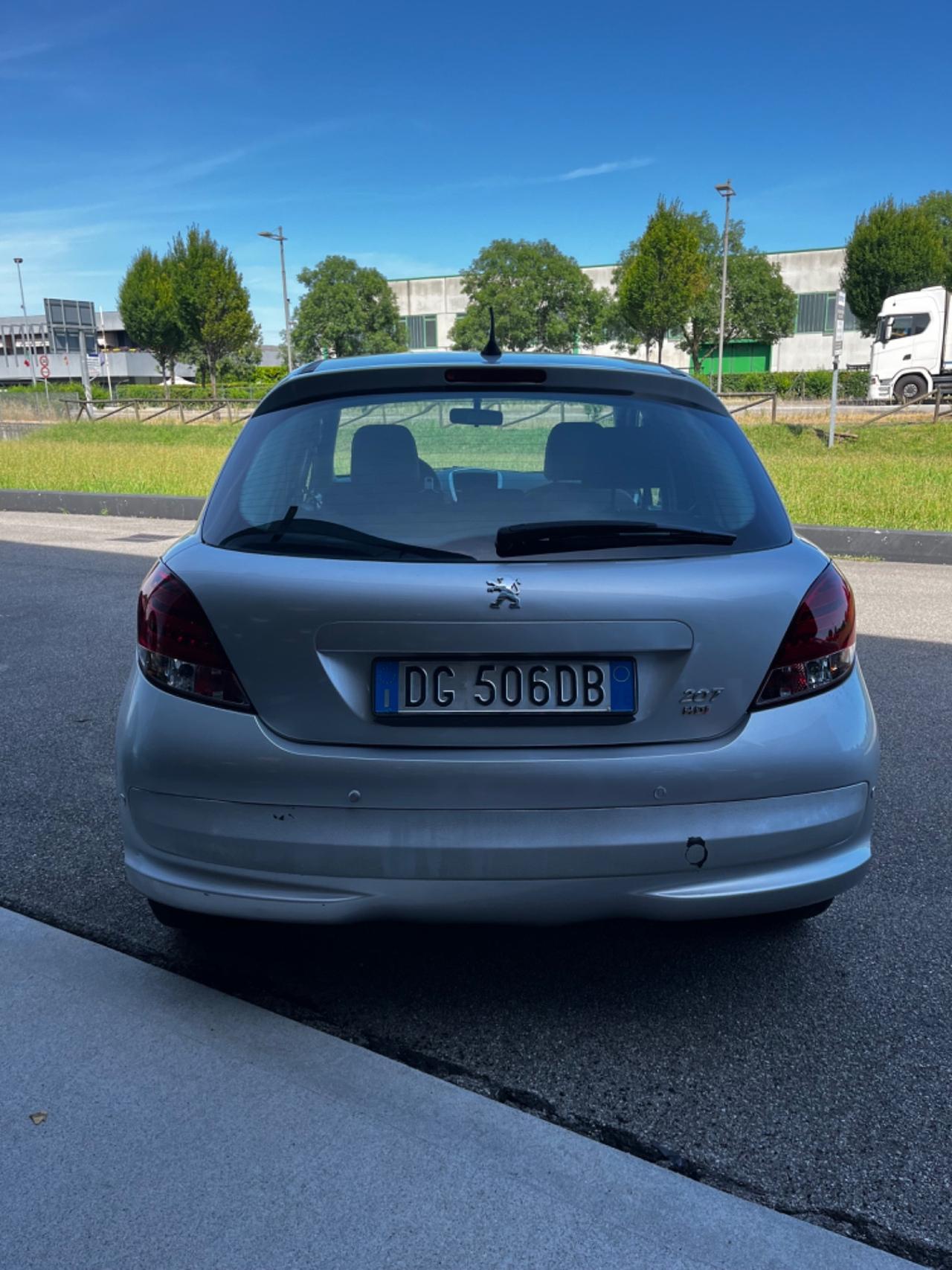 Peugeot 207 1.4 HDi 70CV Neopatentati