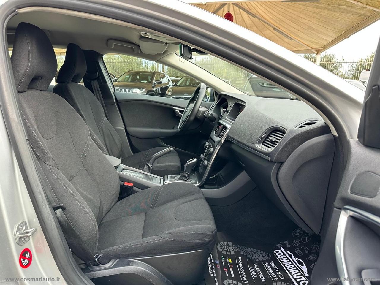 VOLVO V40 Cross Country D2 1.6 P.sh. Momentum