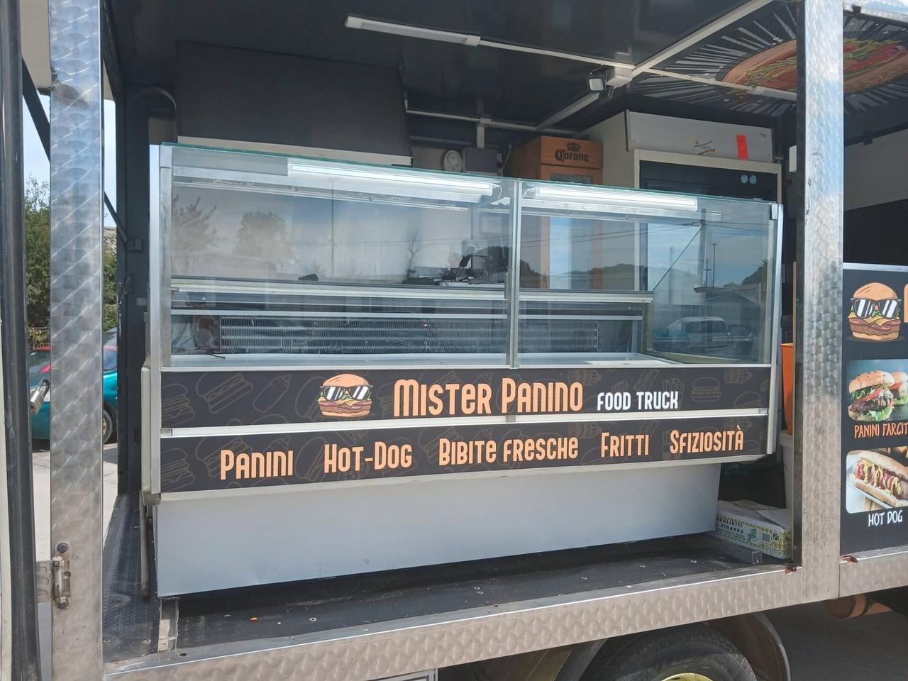 Nissan L-35 L-35.095 4.0 diesel PC-RG Cabinato MISTER PANINO CON LICENZA