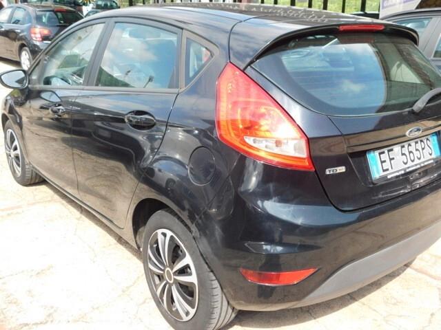 Ford Fiesta 1.4 TDCi 70CV 5 porte Titanium