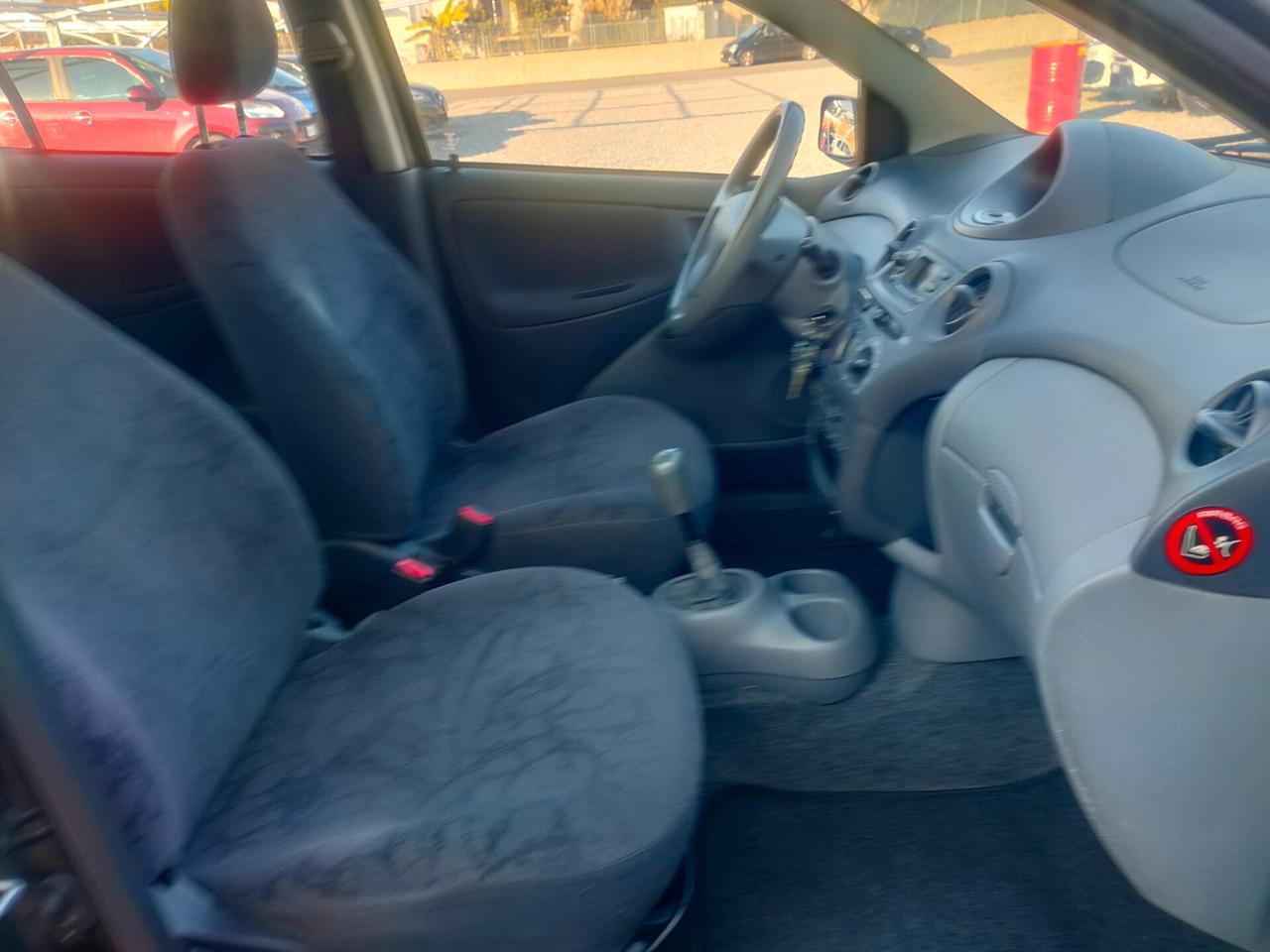 Toyota Yaris 1.0i 16V cat 5 porte