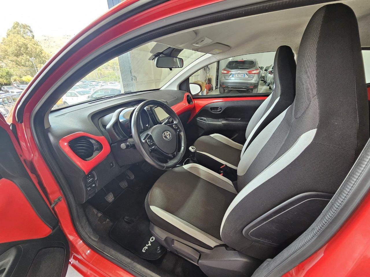 Toyota Aygo 5 Porte Aygo 5p 1.0 x-play my15