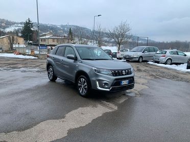 Suzuki Vitara hybrid, neo patentati, 4x4, cambio manuale, 49500 km del 2023, in perfette condizioni, garanzia suzuki