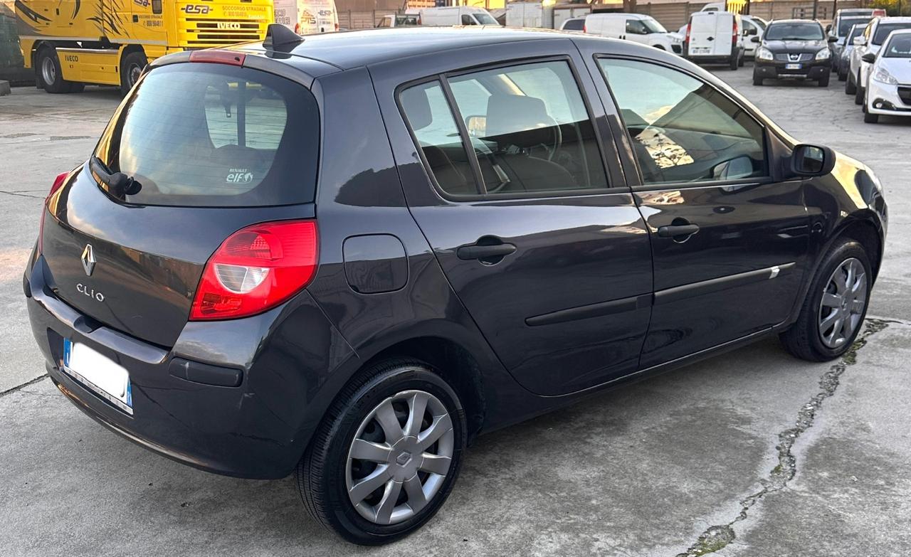 Renault Clio Storia 1.2 5 porte Dynamique LUXE Uniprop