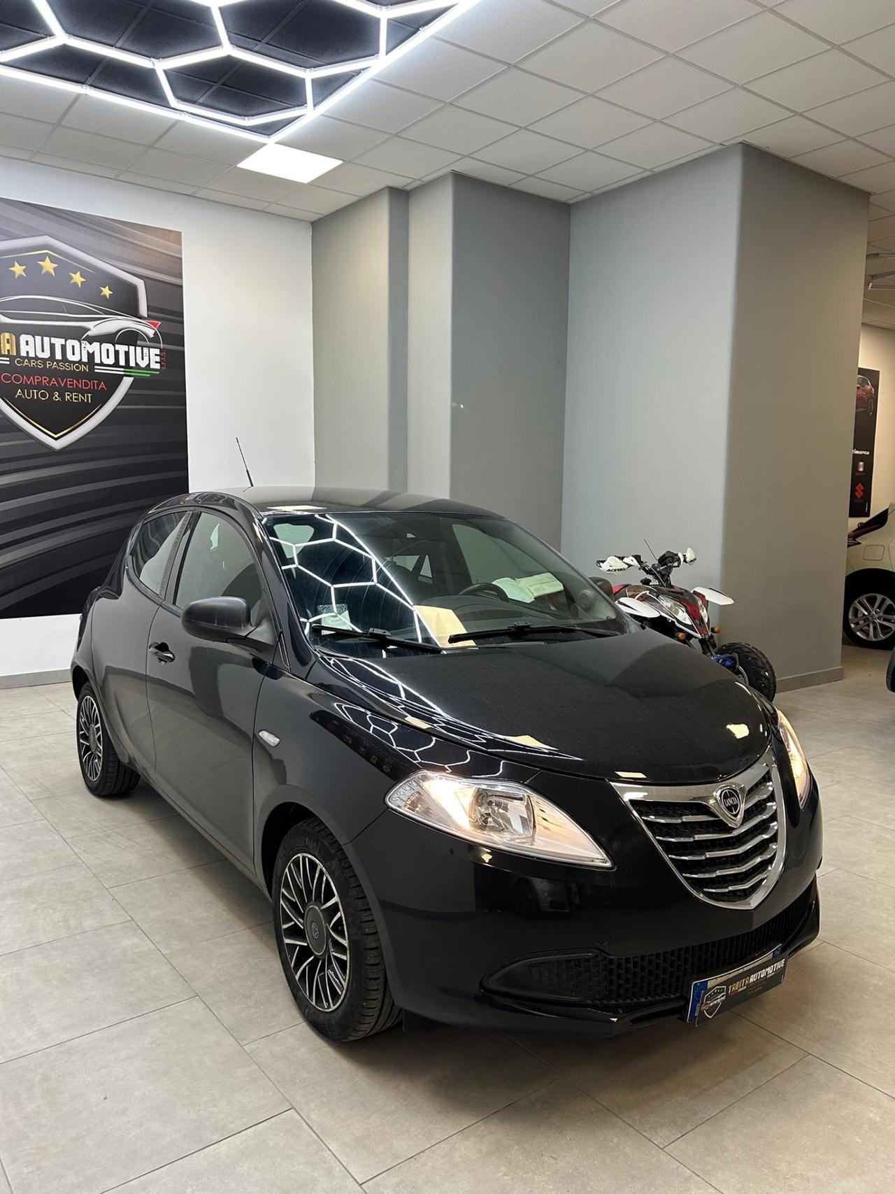 Lancia Ypsilon 1.2 69 CV 5 porte S Momodesign