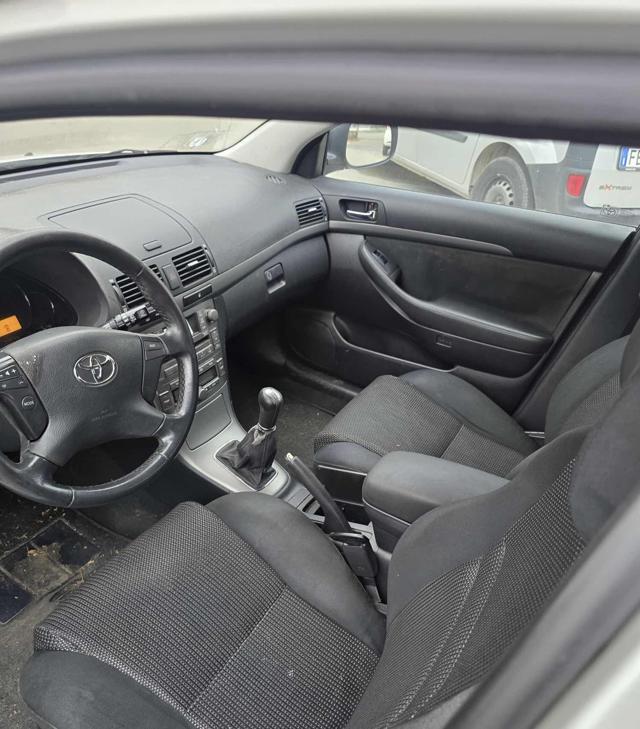 TOYOTA Avensis BENZINA/GPL 1.8 16V SW senza nessun lavoro da fare